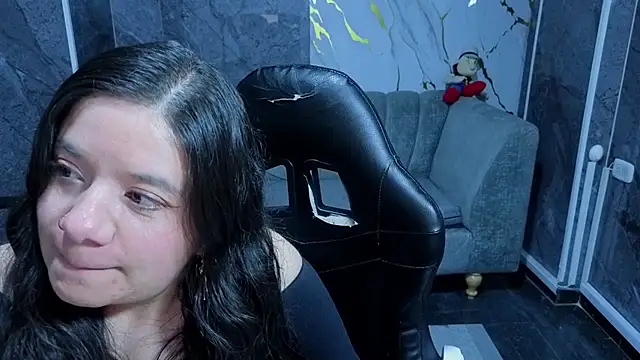 Lia Robertss b online show from 06-30-26, 08:20