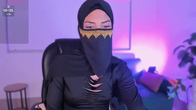 LaylaFantasy  online show from 07-04-26, 04:30
