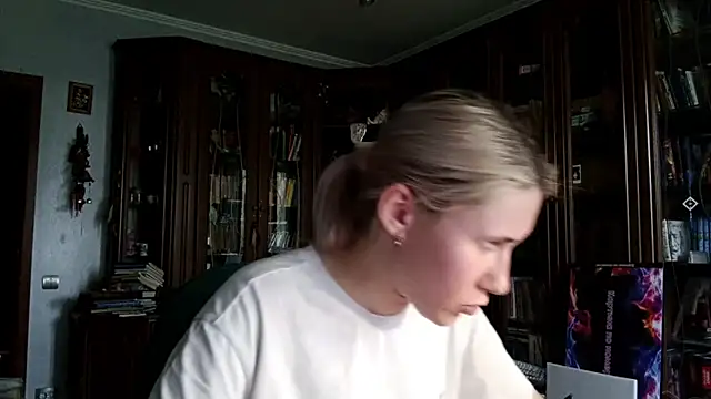 KellyOutdoor online show from 06-29-26, 08:54
