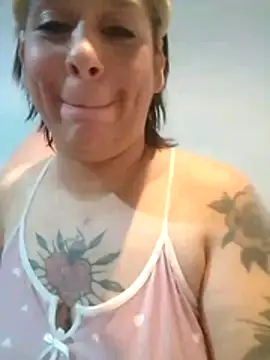 Charimorena online show from 07-16-26, 06:05