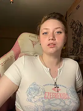 Snapshot of lily_shamy chatting on 07-08-26, 07:03 lily shamy online show from 07-08-26, 07:03