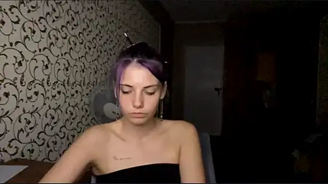 Snapshot of Helen18glo chatting on 06-30-26, 08:20 Helen18glo online show from 06-30-26, 08:20