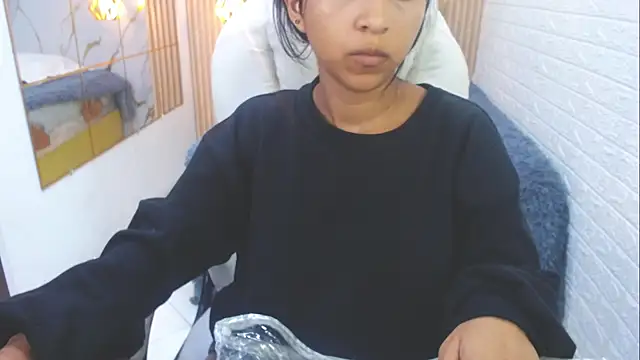 girl p  online show from 07-01-26, 06:25