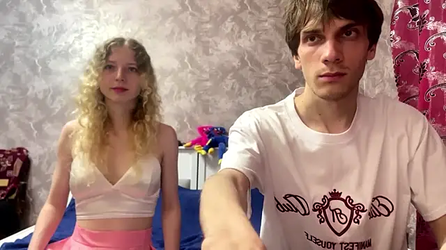 Cute  Couple  online show from 07-15-26, 07:32