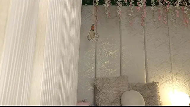 MiiaBloom  online show from 07-07-26, 07:39