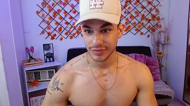 Snapshot of _Juan023_ chatting on 07-08-26, 02:24 Juan023 online show from 07-08-26, 02:24
