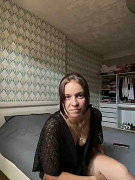 Snapshot of Eleaoff chatting on 07-14-26, 01:17 Eleaoff online show from 07-14-26, 01:17
