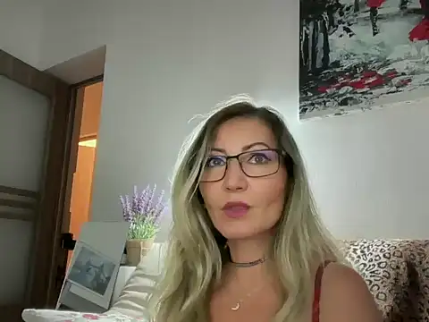 MoonieBlu online show from 07-10-26, 04:18