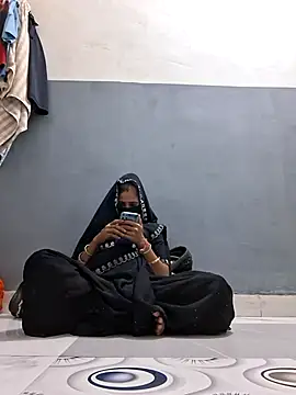 Snapshot of Sari-cam chatting on 07-21-26, 06:15 Sari-cam online show from 07-21-26, 06:15