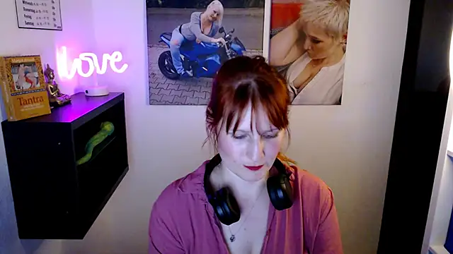 Snapshot of GileraBabe chatting on 07-21-26, 06:53 GileraBabe online show from 07-21-26, 06:53