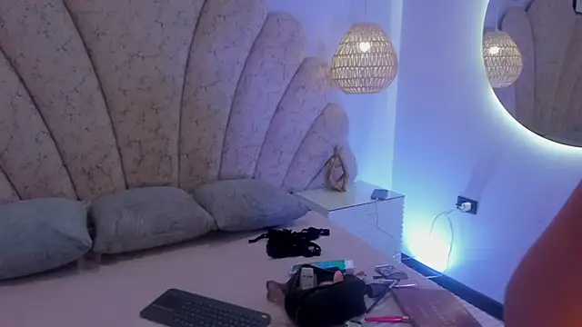 Snapshot of lucycarson_ chatting on 07-09-26, 02:56 lucycarson online show from 07-09-26, 02:56