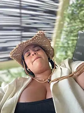 AliceStarshine online show from 12-19-25, 05:59