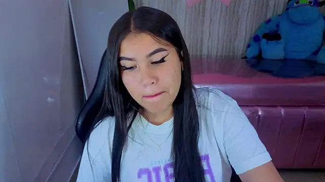 Snapshot of camila_gomez_t chatting on 07-06-26, 08:33 camila gomez t online show from 07-06-26, 08:33