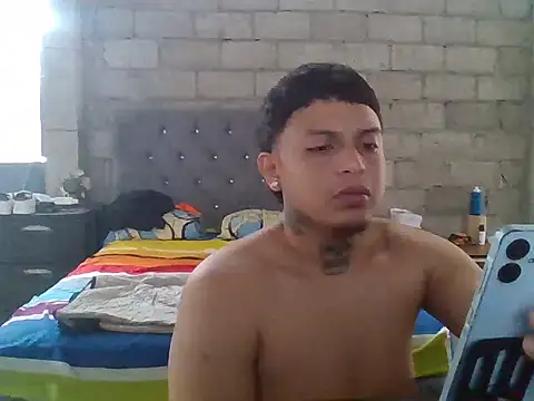 Snapshot of Geampi33 chatting on 07-06-26, 07:27 Geampi33 online show from 07-06-26, 07:27