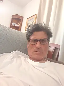 Snapshot of Enusitanio chatting on 07-31-26, 02:47 Enusitanio online show from 07-31-26, 02:47
