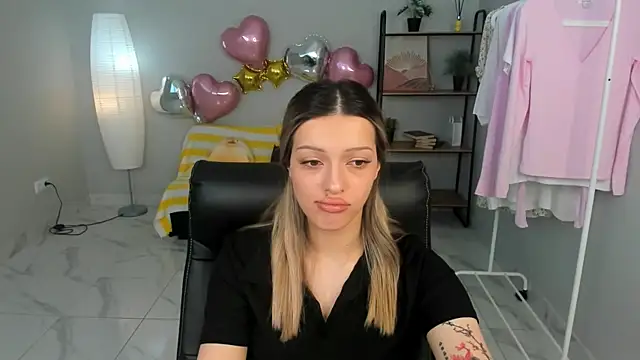 Snapshot of KarenCarson chatting on 07-12-26, 11:00 KarenCarson online show from 07-12-26, 11:00