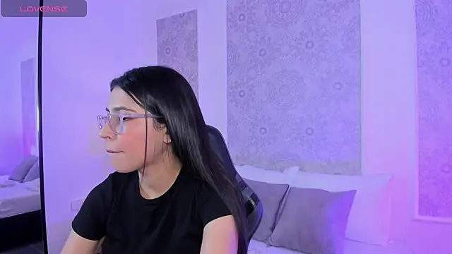 Snapshot of amber_piercee chatting on 07-10-26, 12:27 amber piercee online show from 07-10-26, 12:27