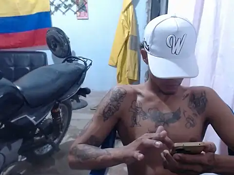 Snapshot of MASTER420TATTO chatting on 07-09-26, 07:31 MASTER420TATTO online show from 07-09-26, 07:31