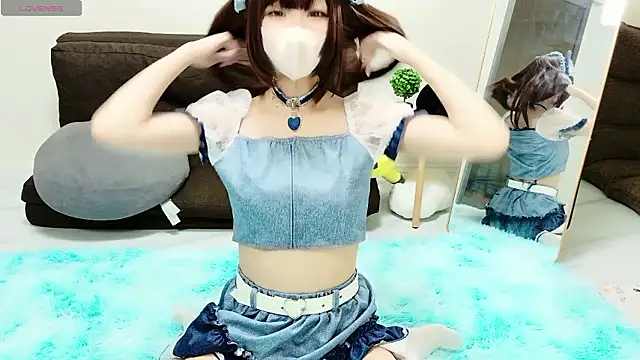 Snapshot of Shuka-chan chatting on 07-18-26, 10:35 Shuka-chan online show from 07-18-26, 10:35