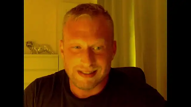 Snapshot of FitMarci chatting on 07-11-26, 06:52 FitMarci online show from 07-11-26, 06:52