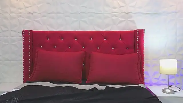 Snapshot of Venus_Midnight_ chatting on 07-15-26, 08:05 Venus Midnight online show from 07-15-26, 08:05