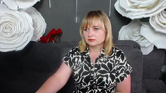 KiraSmiling online show from 07-14-26, 10:54