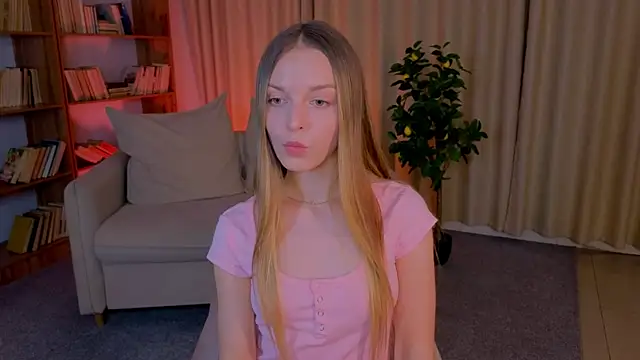 Snapshot of Reychellle chatting on 07-12-26, 08:15 Reychellle online show from 07-12-26, 08:15