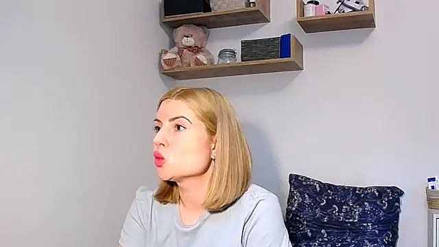 Snapshot of alisenties chatting on 09-24-25, 02:23 alisenties online show from 09-24-25, 02:23