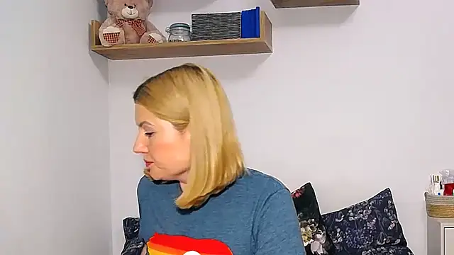 alisenties online show from 12-18-25, 03:38