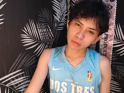 Snapshot of UrasianFemboy chatting on 07-17-26, 03:04 UrasianFemboy online show from 07-17-26, 03:04