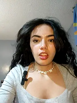 Snapshot of laura_mon chatting on 08-05-26, 02:38 laura mon online show from 08-05-26, 02:38