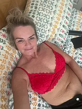 Holly-BlondeMILF44 online show from 07-16-26, 02:58