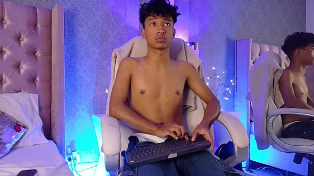Snapshot of Adam_Foxxx chatting on 07-21-26, 05:31 Adam Foxxx online show from 07-21-26, 05:31