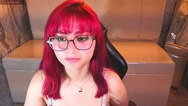 Queen Red v online show from 07-17-26, 06:54
