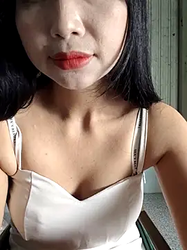 Elooise online show from 07-27-26, 04:08