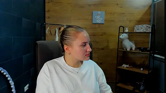 AnaaHunter online show from 07-23-26, 01:08