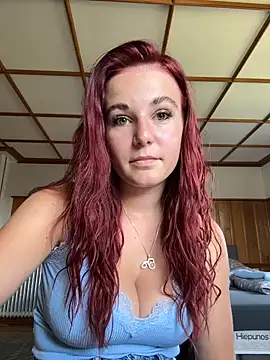 Snapshot of Nina-Sophie chatting on 07-17-26, 02:36 Nina-Sophie online show from 07-17-26, 02:36
