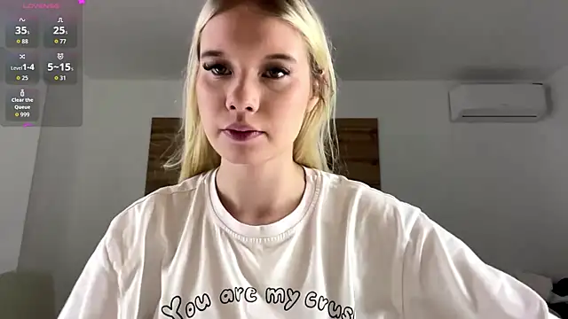 Snapshot of CarmellaCerra chatting on 07-18-26, 10:57 CarmellaCerra online show from 07-18-26, 10:57