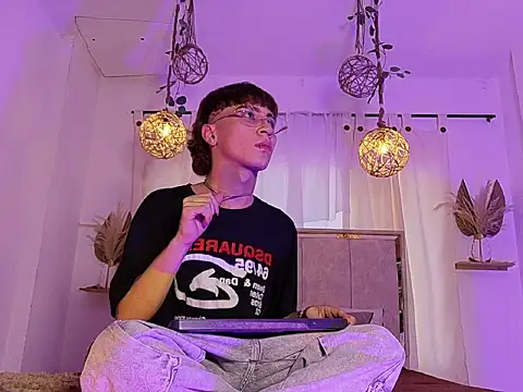 Snapshot of Xander_Grey chatting on 07-17-26, 07:44 Xander Grey online show from 07-17-26, 07:44