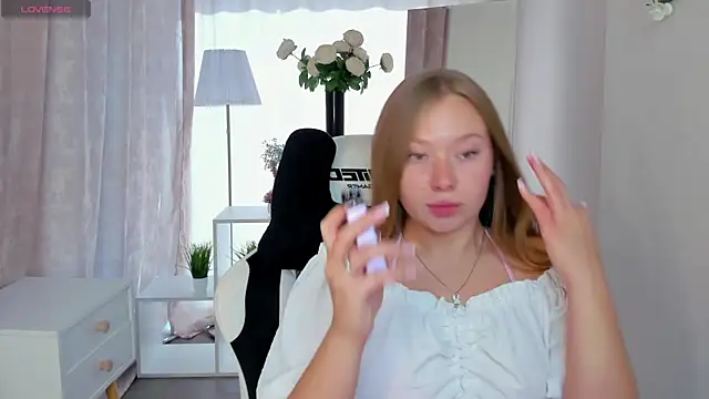Snapshot of Coraline_Clark chatting on 07-20-26, 10:00 Coraline Clark online show from 07-20-26, 10:00