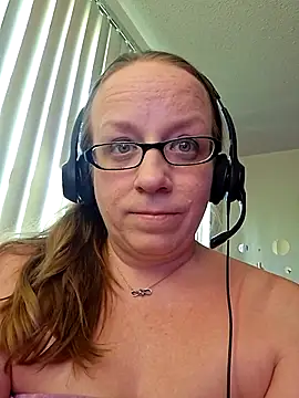 Snapshot of XxMs_StarzxX chatting on 04-14-26, 10:04 XxMs StarzxX online show from 04-14-26, 10:04