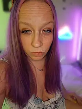 Snapshot of XxMs_StarzxX chatting on 07-12-26, 10:54 XxMs StarzxX online show from 07-12-26, 10:54