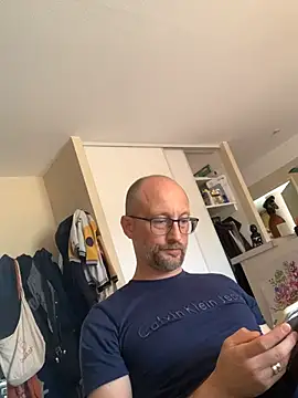 Snapshot of Rosbif69 chatting on 07-20-26, 11:45 Rosbif69 online show from 07-20-26, 11:45