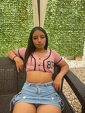 Snapshot of EstrellaGlow_Pink chatting on 07-17-26, 06:16 EstrellaGlow Pink online show from 07-17-26, 06:16
