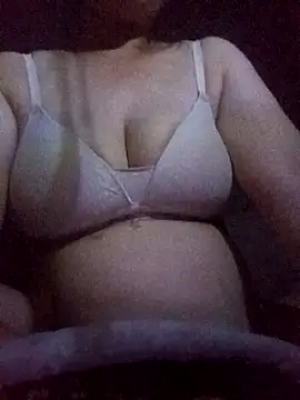 Snapshot of Jenny-rose chatting on 07-18-26, 03:09 Jenny-rose online show from 07-18-26, 03:09