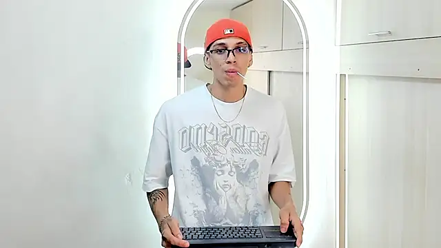 Mheysam Youngerx online show from 07-18-26, 02:20