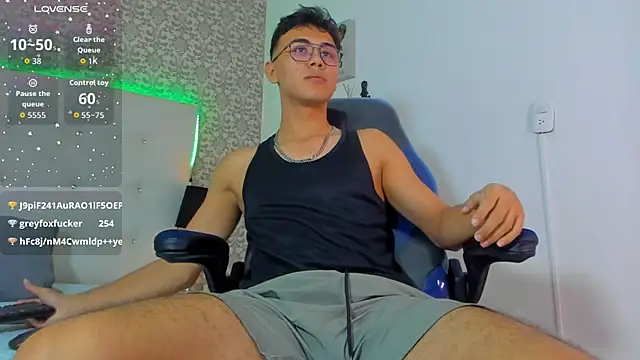 Snapshot of Ethan_Weest chatting on 07-19-26, 04:32 Ethan Weest online show from 07-19-26, 04:32