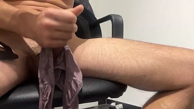 swissboy22 online show from 10-21-25, 08:14