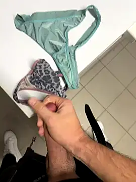 swissboy22 online show from 10-18-25, 12:29