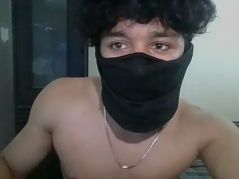 Snapshot of roxiii_ chatting on 07-19-26, 02:03 roxiii online show from 07-19-26, 02:03
